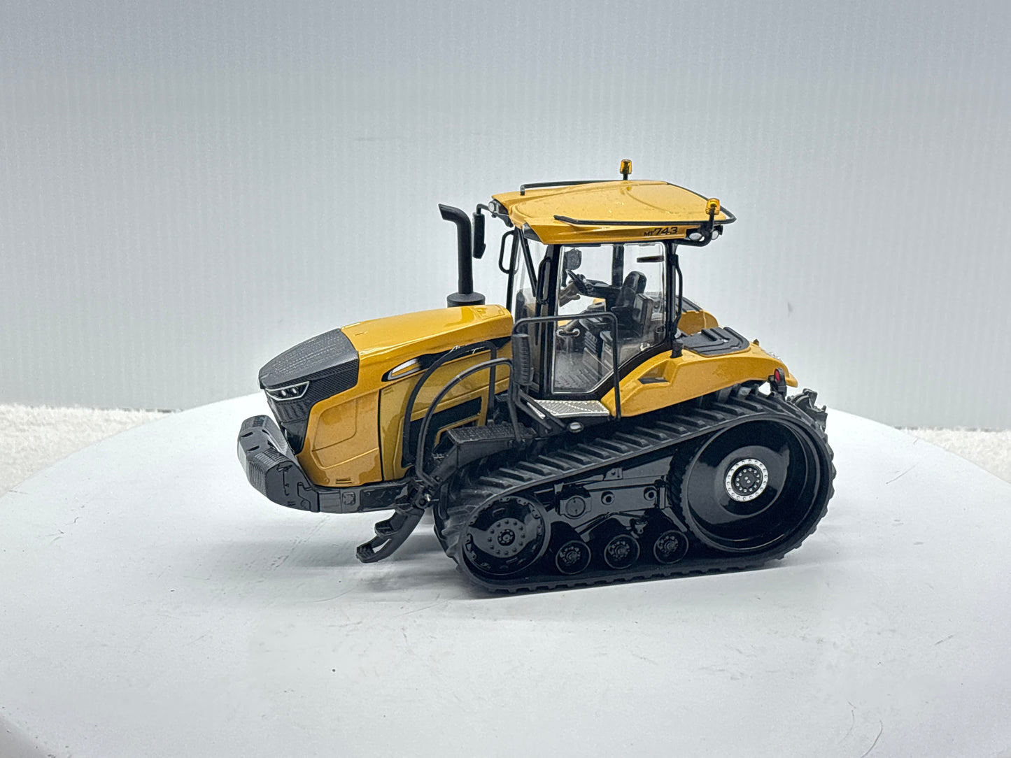 1/32 Challenger MT743
