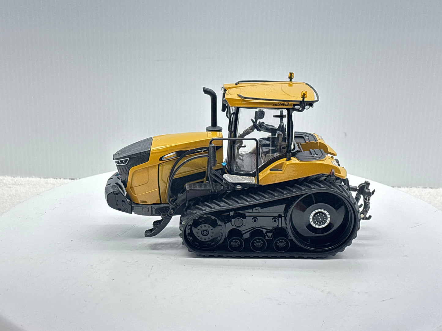 1/32 Challenger MT743