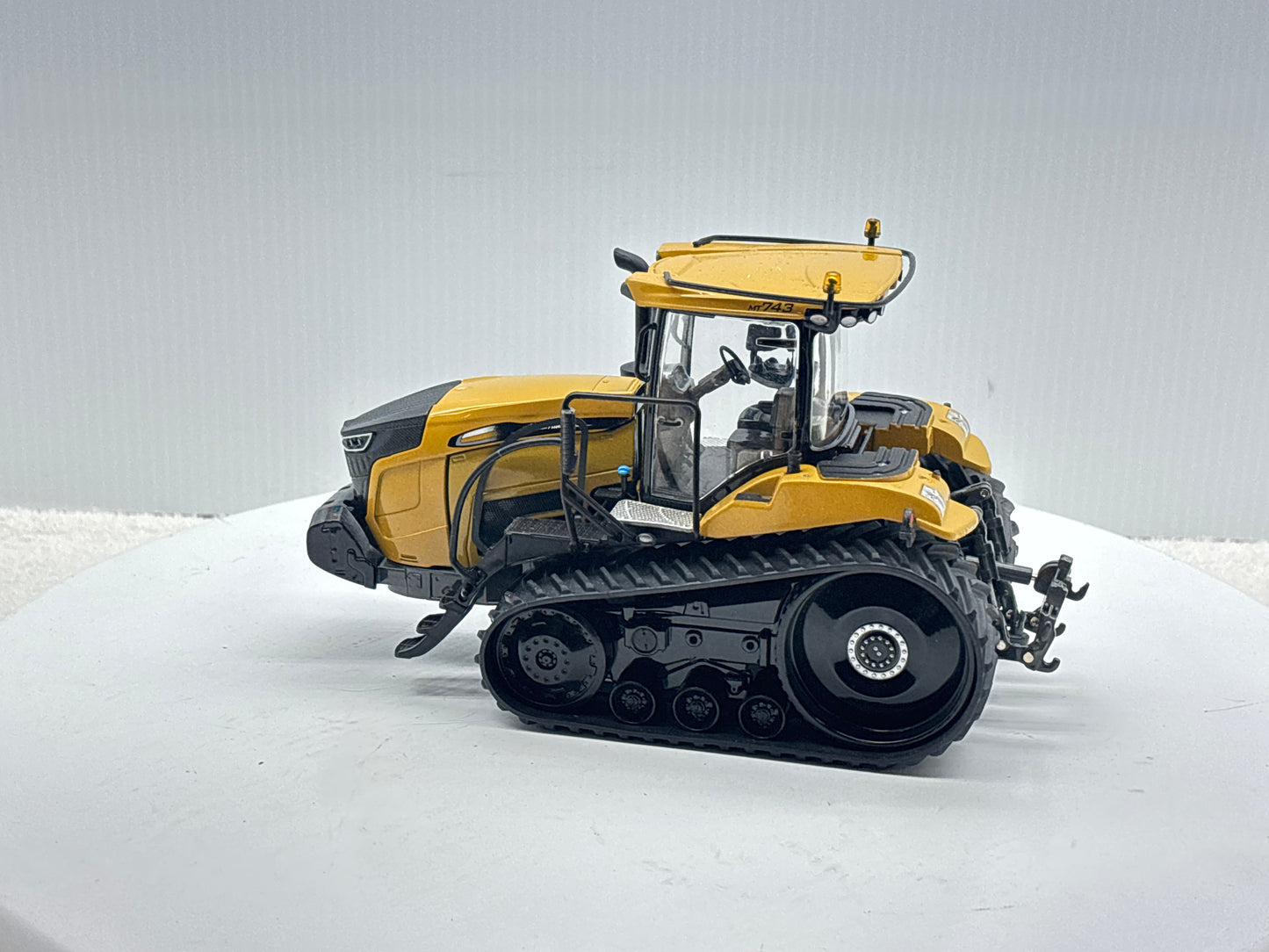1/32 Challenger MT743