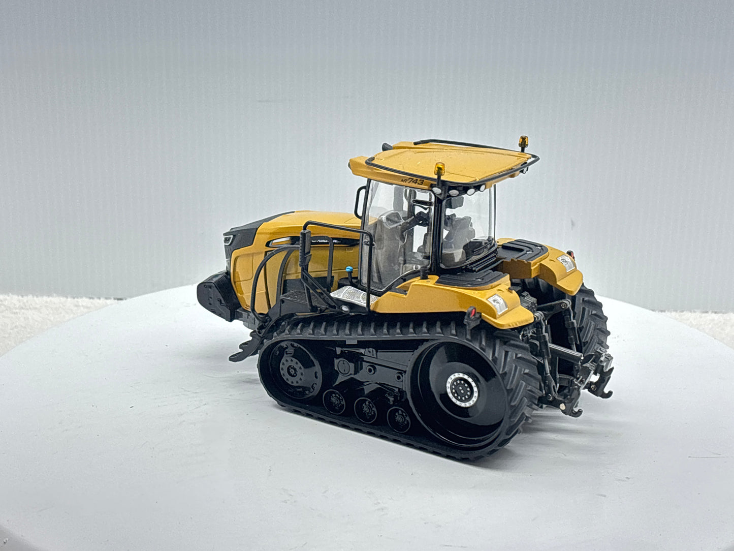 1/32 Challenger MT743