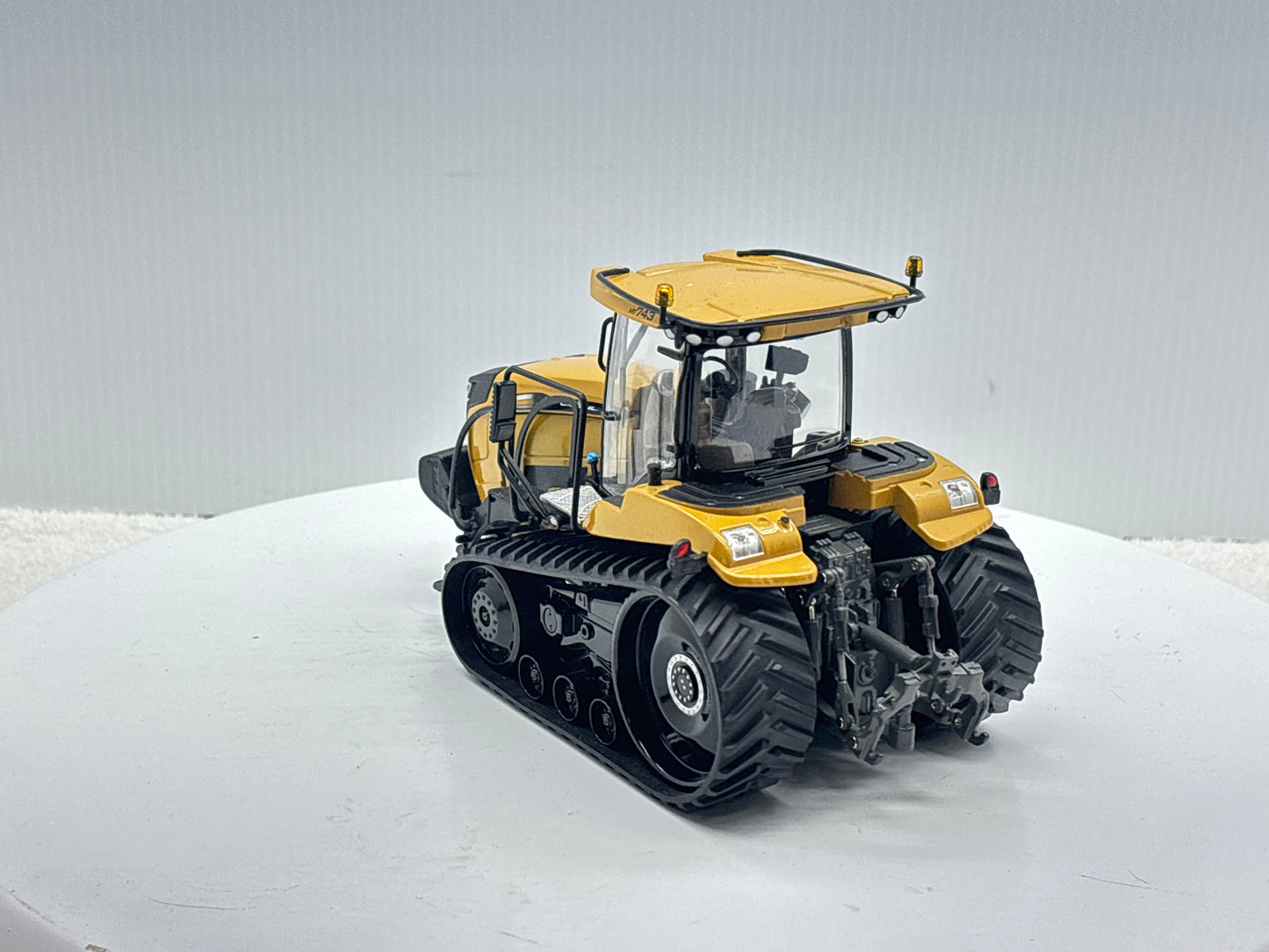1/32 Challenger MT743