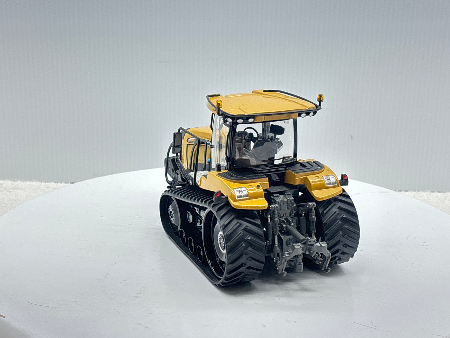 1/32 Challenger MT743