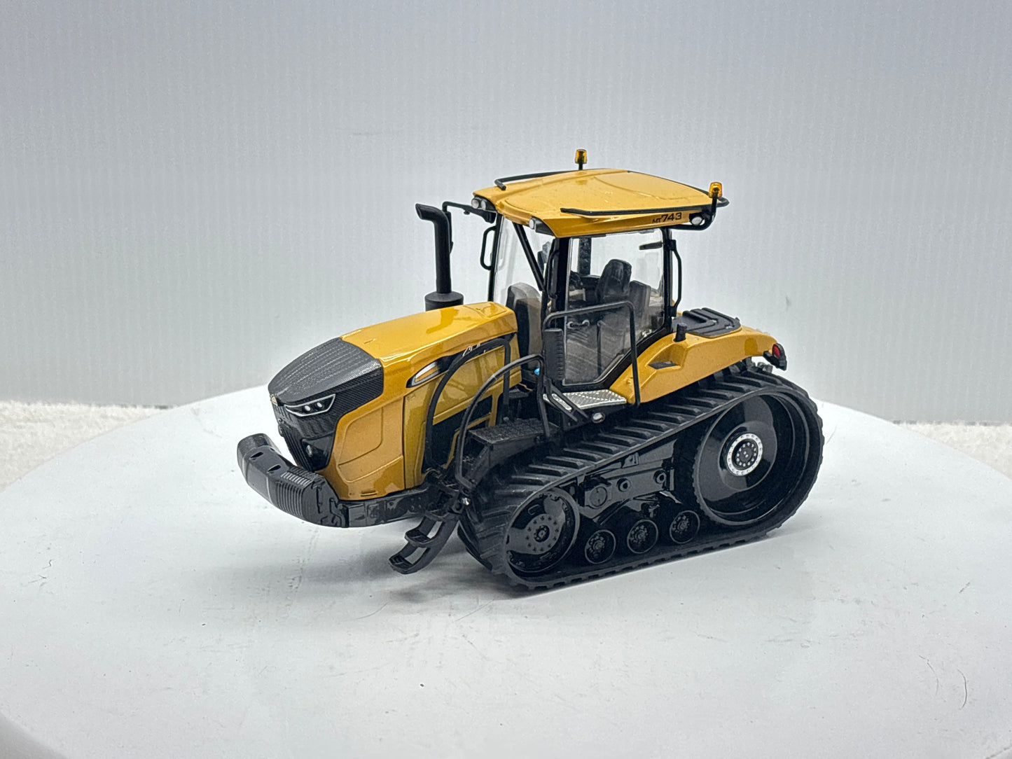 1/32 Challenger MT743