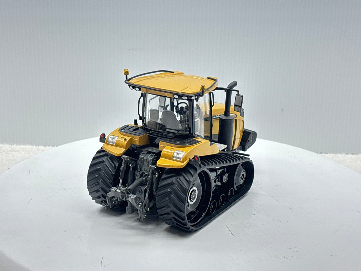 1/32 Challenger MT743
