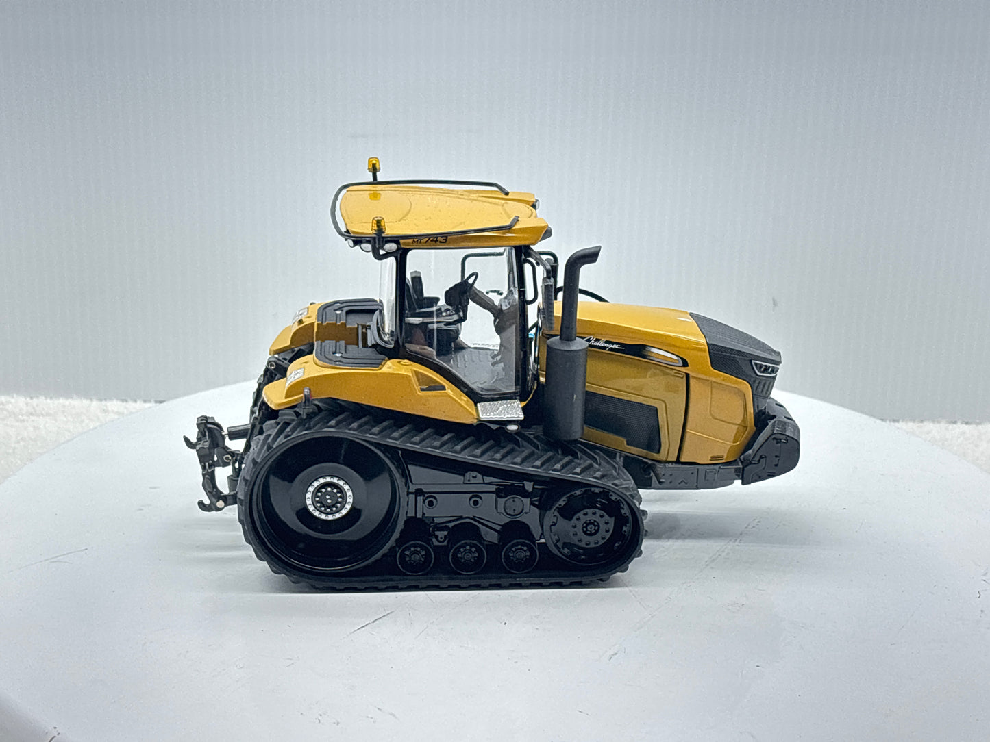 1/32 Challenger MT743