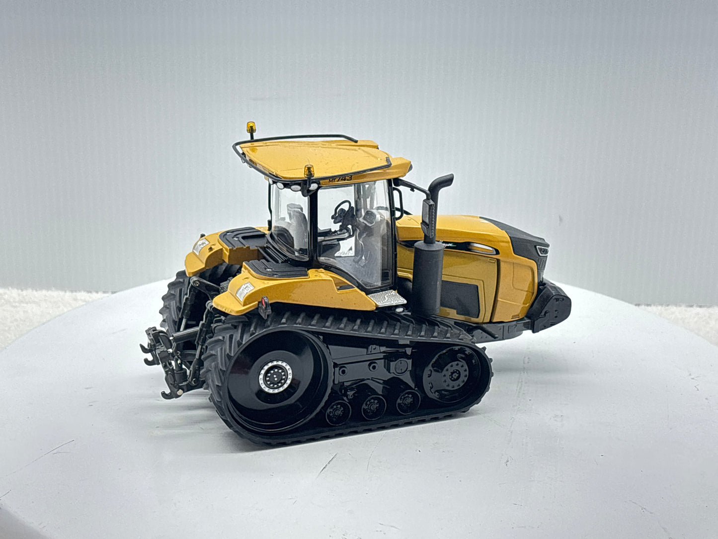 1/32 Challenger MT743