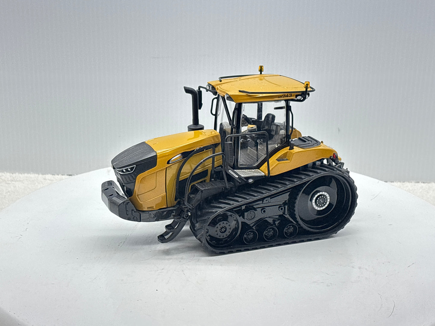 1/32 Challenger MT743