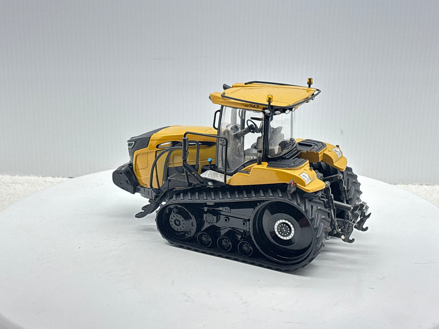 1/32 Challenger MT743