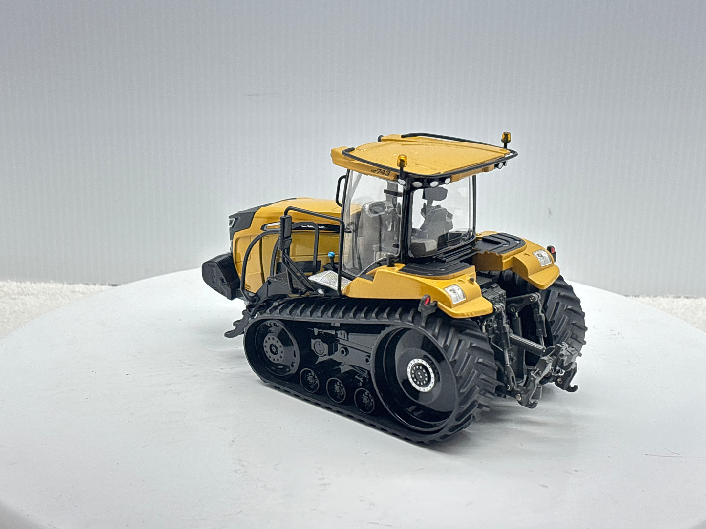 1/32 Challenger MT743