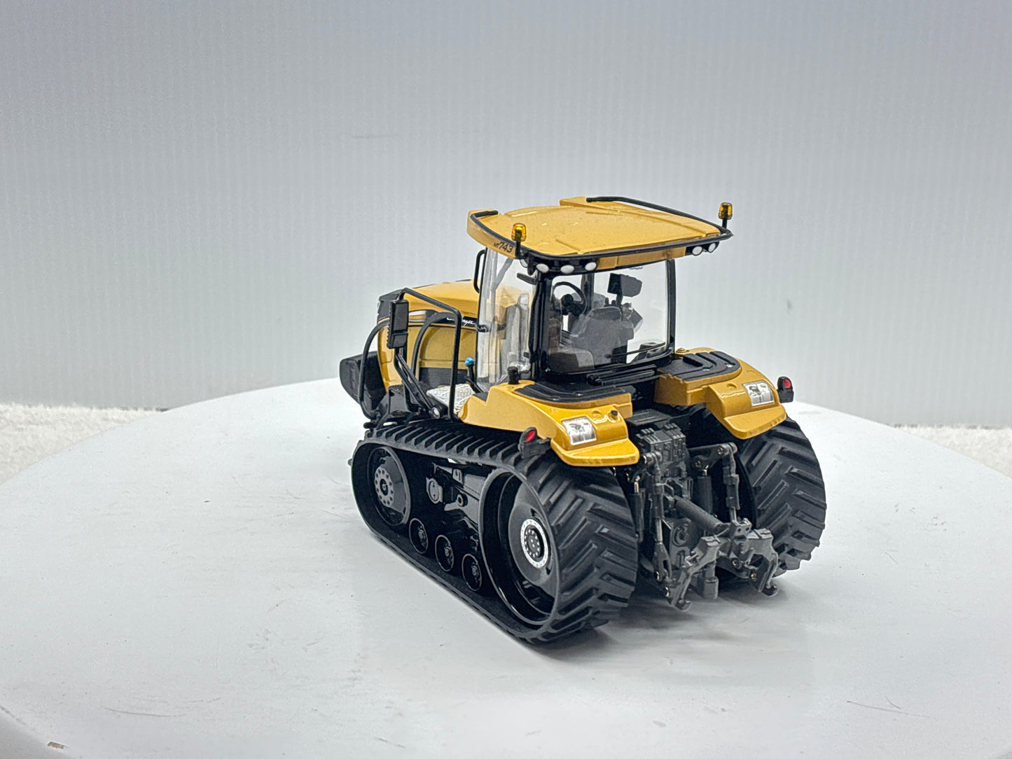 1/32 Challenger MT743
