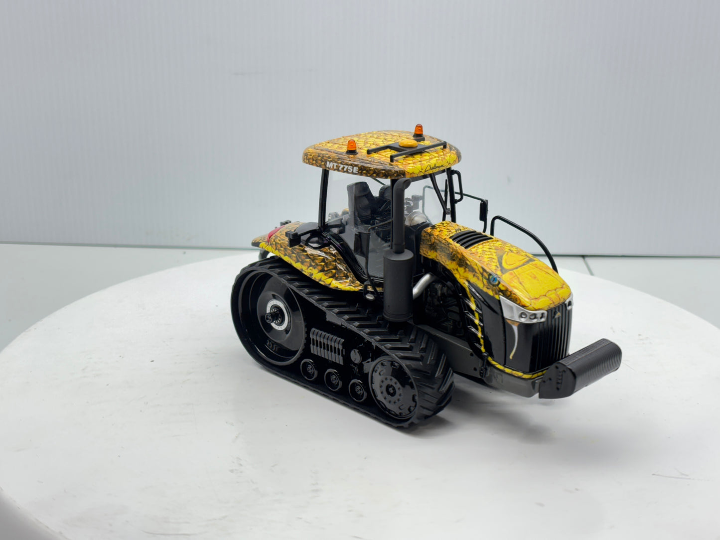 1/32 Challenger MT775E Field Viper