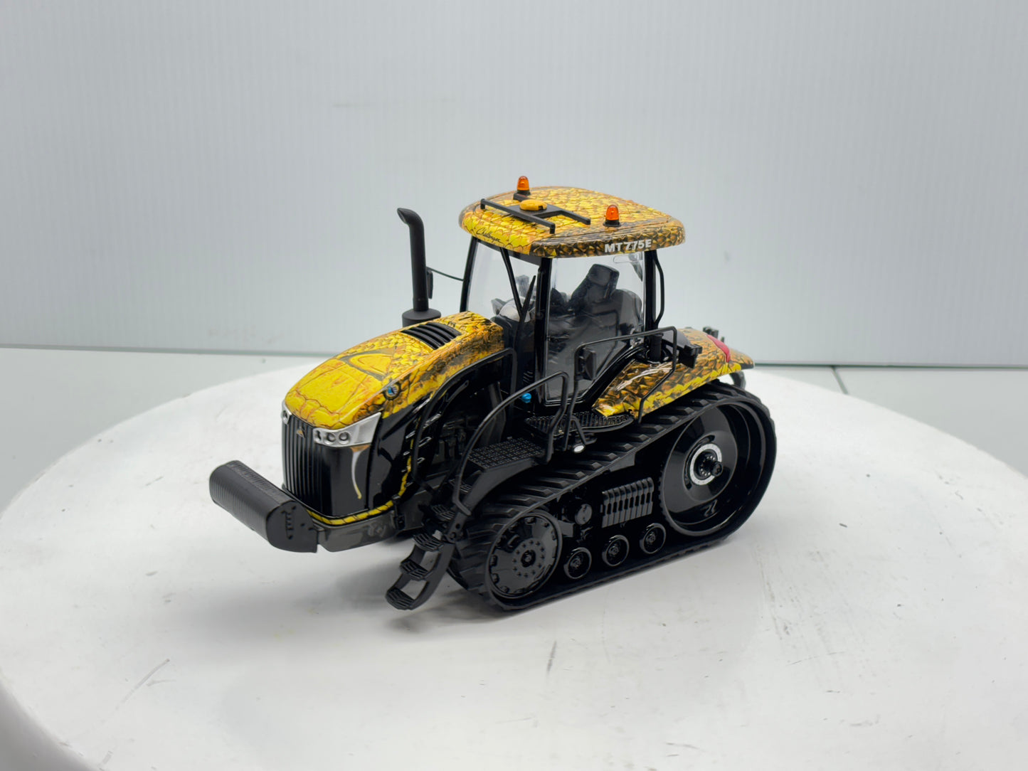 1/32 Challenger MT775E Field Viper