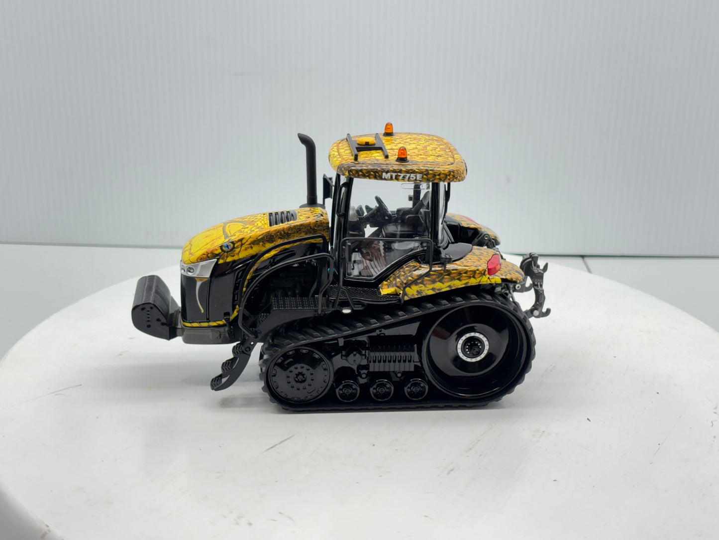 1/32 Challenger MT775E Field Viper