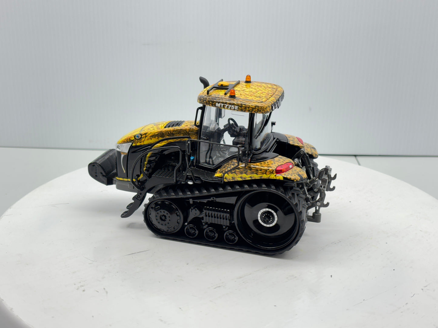1/32 Challenger MT775E Field Viper