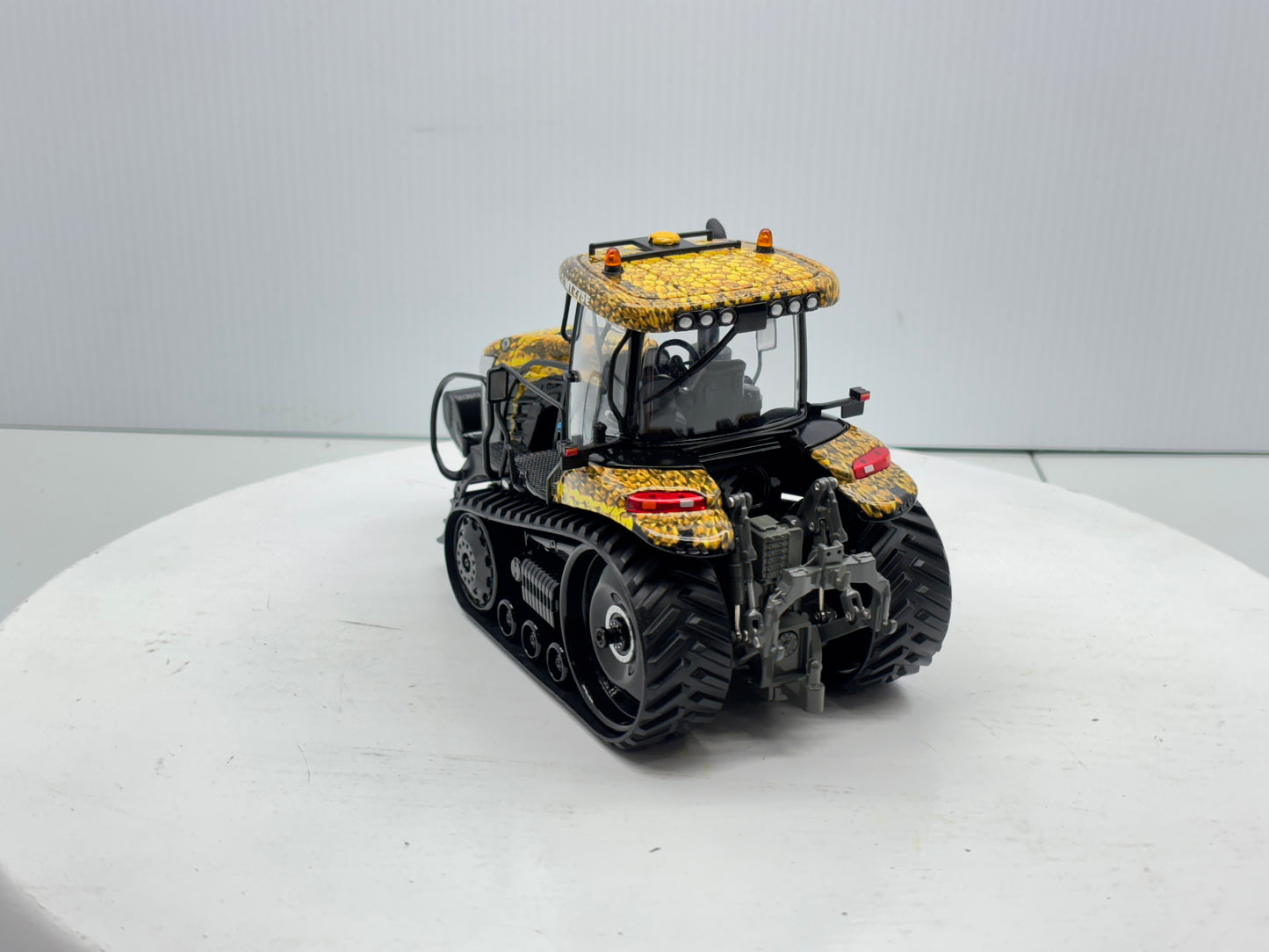 1/32 Challenger MT775E Field Viper