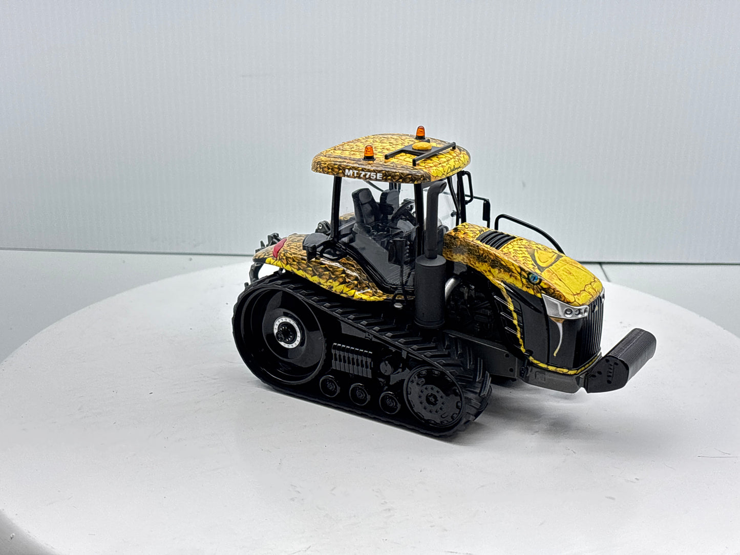 1/32 Challenger MT775E Field Viper