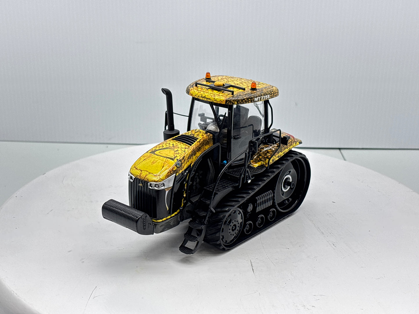 1/32 Challenger MT775E Field Viper