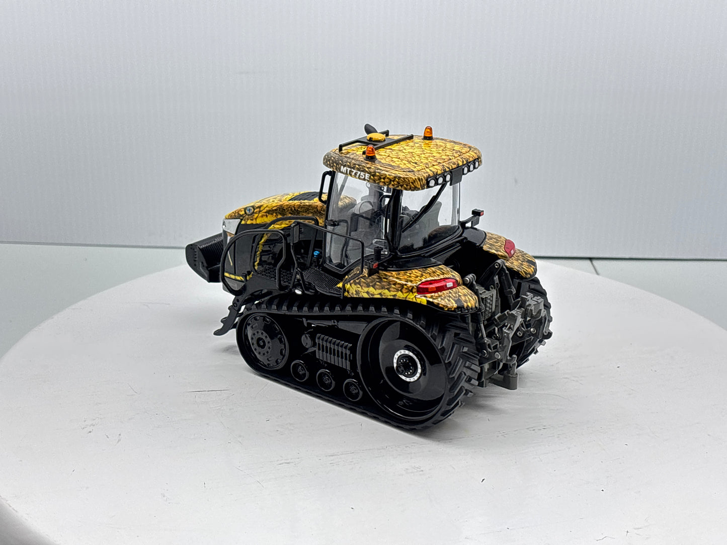 1/32 Challenger MT775E Field Viper
