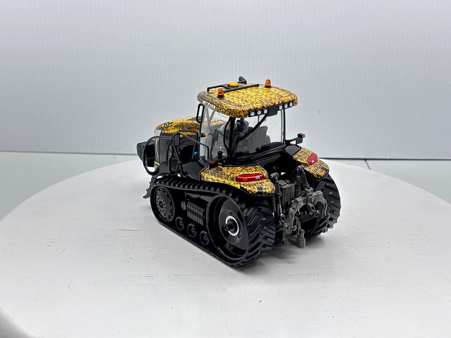 1/32 Challenger MT775E Field Viper