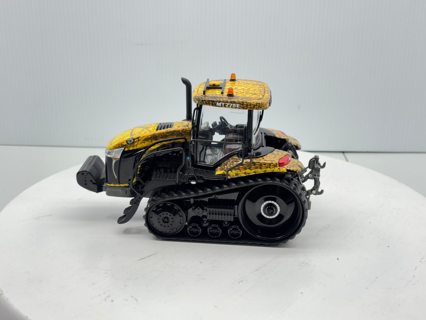 1/32 Challenger MT775E Field Viper