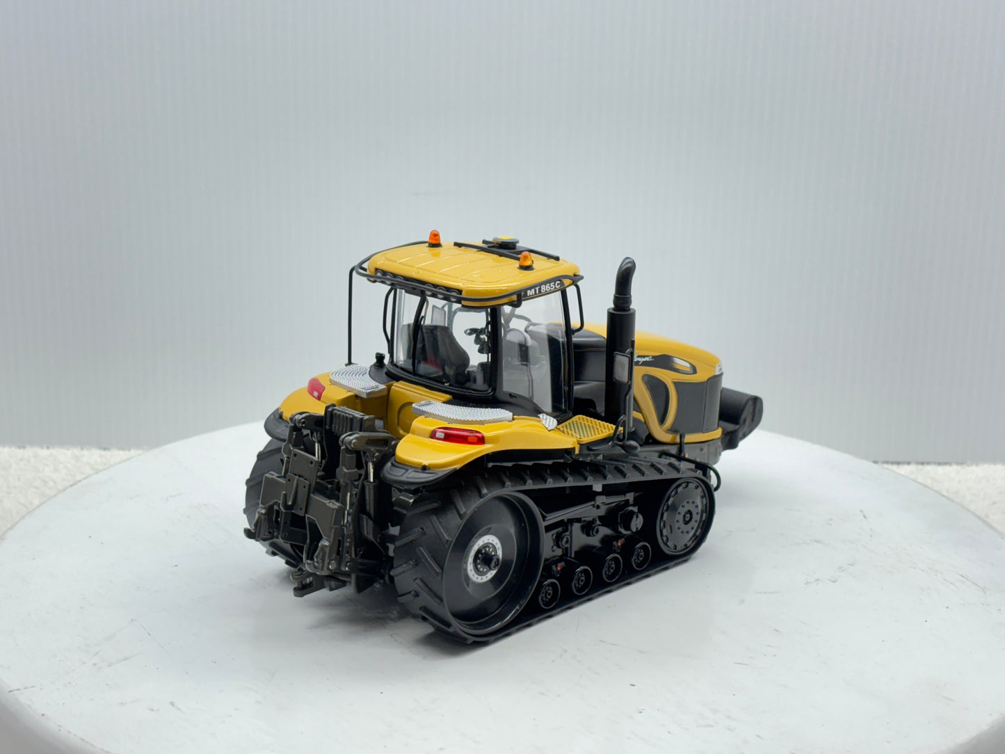 1/32 Challenger MT865C
