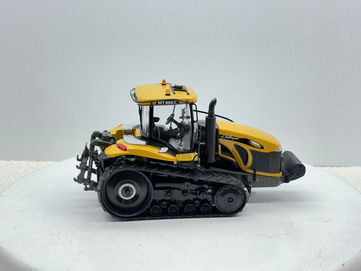 1/32 Challenger MT865C