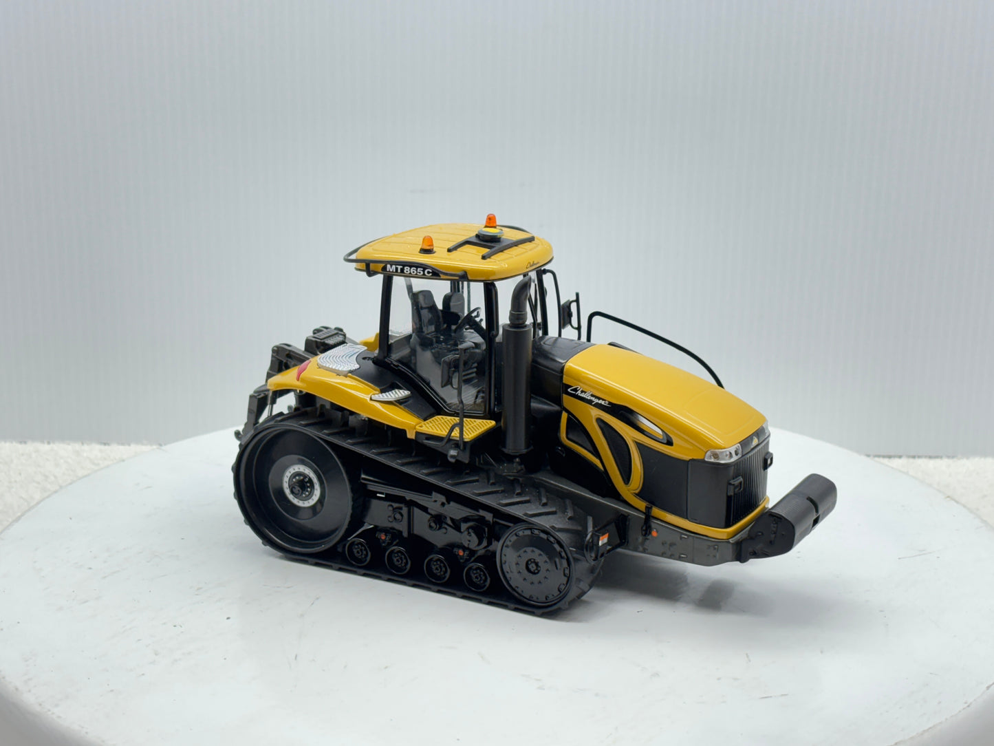 1/32 Challenger MT865C