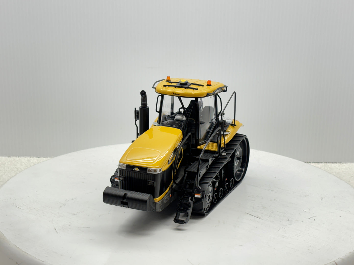 1/32 Challenger MT865C