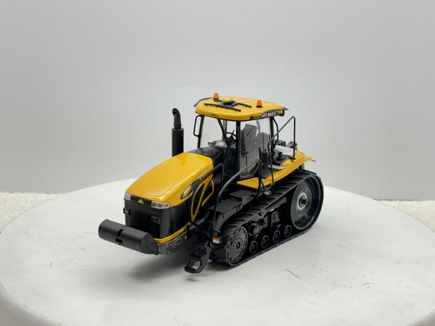 1/32 Challenger MT865C