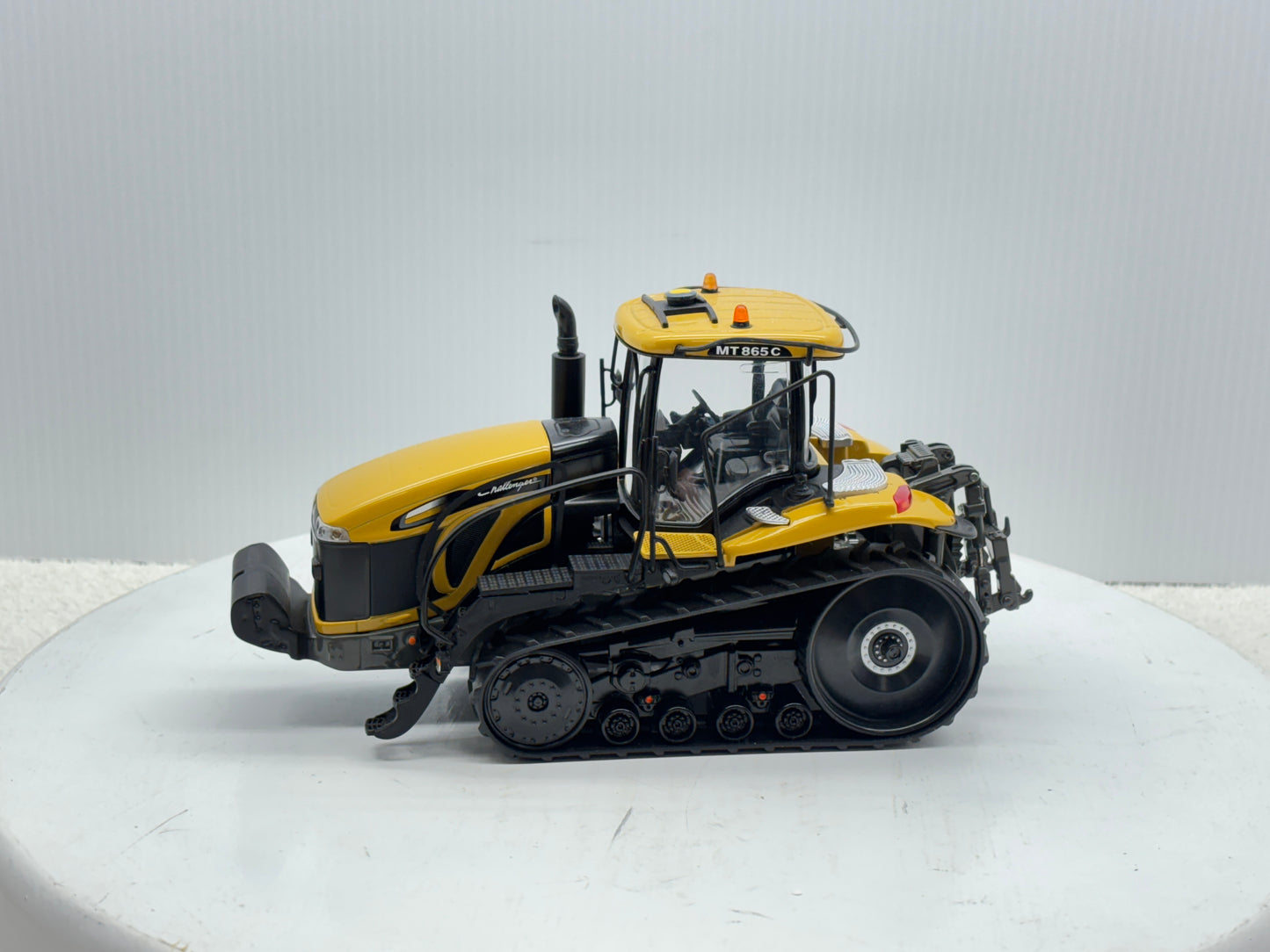 1/32 Challenger MT865C
