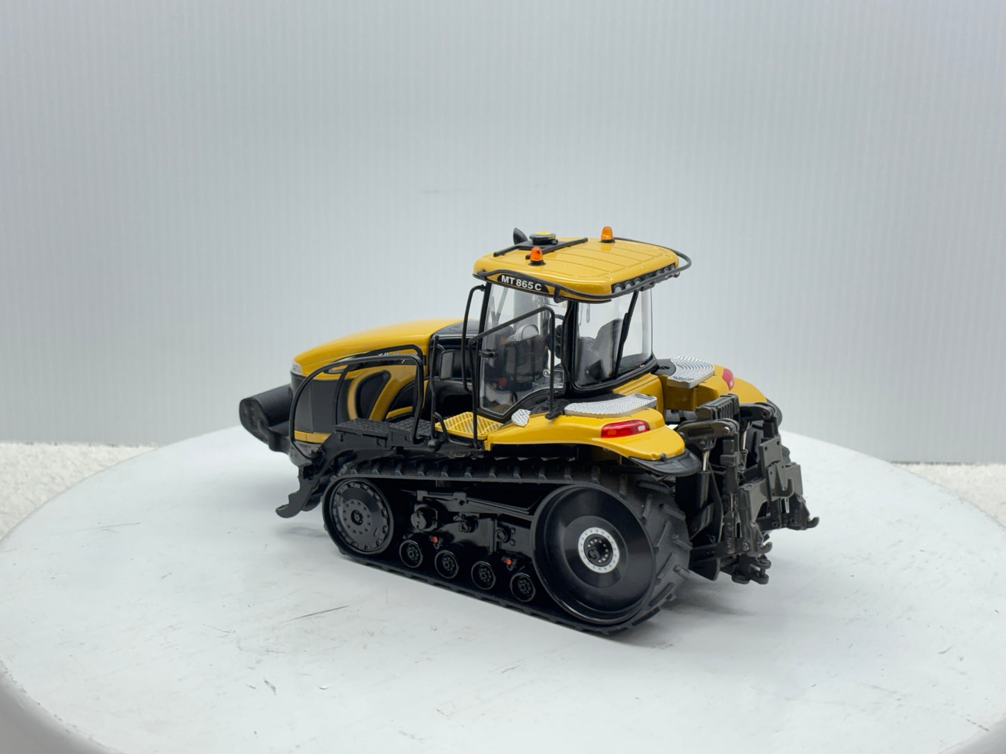 1/32 Challenger MT865C
