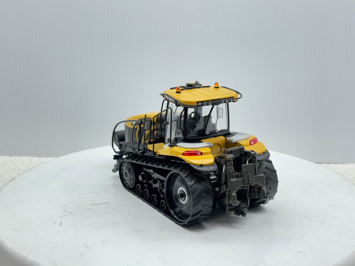 1/32 Challenger MT865C