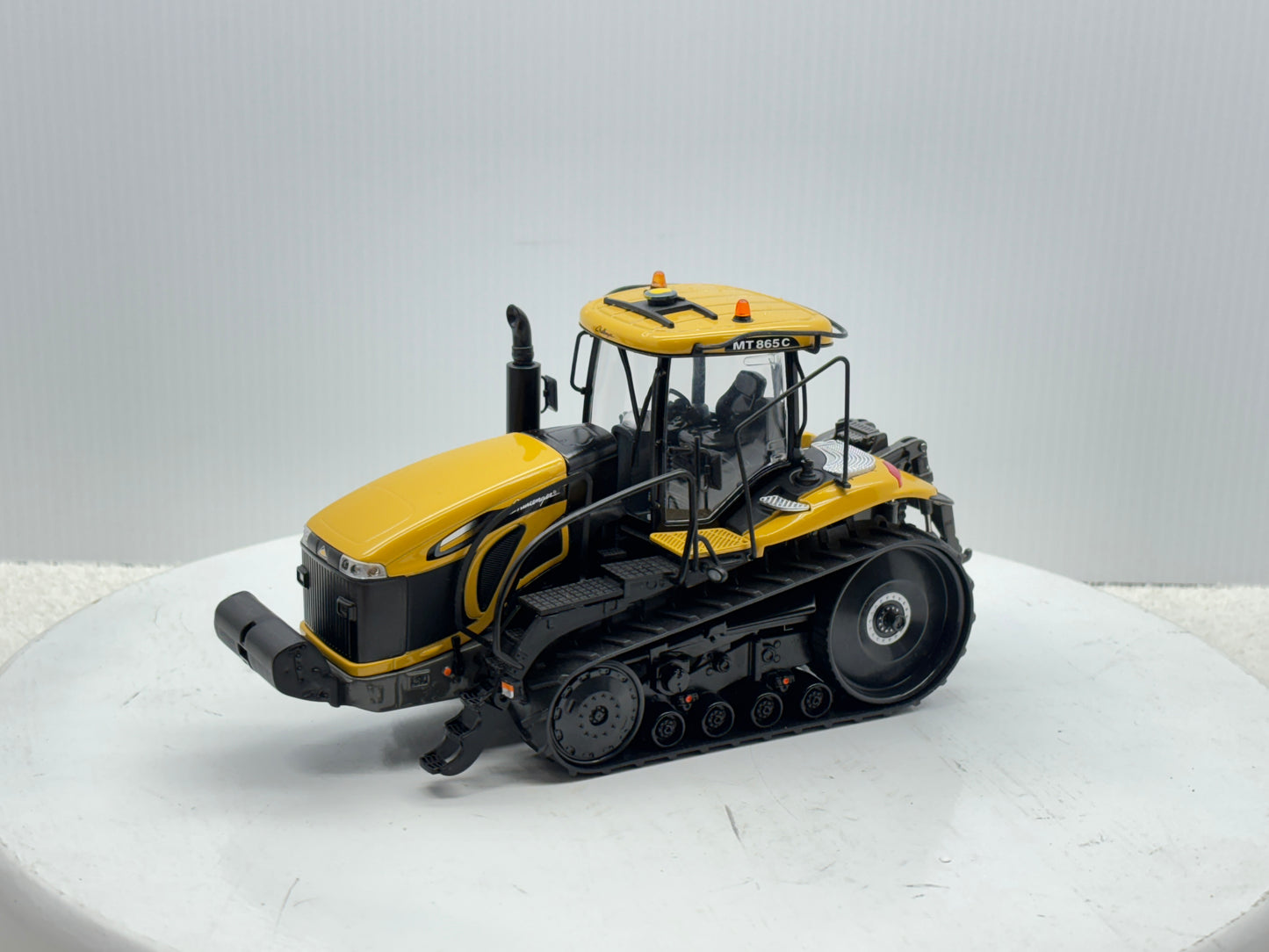 1/32 Challenger MT865C