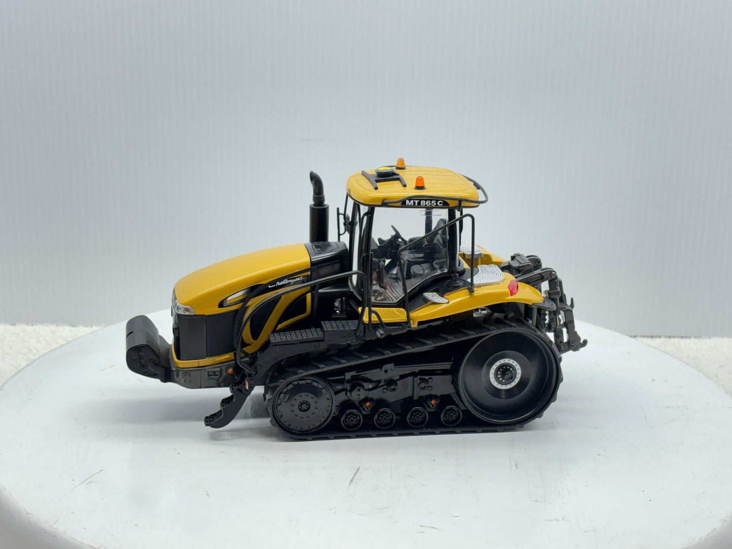 1/32 Challenger MT865C