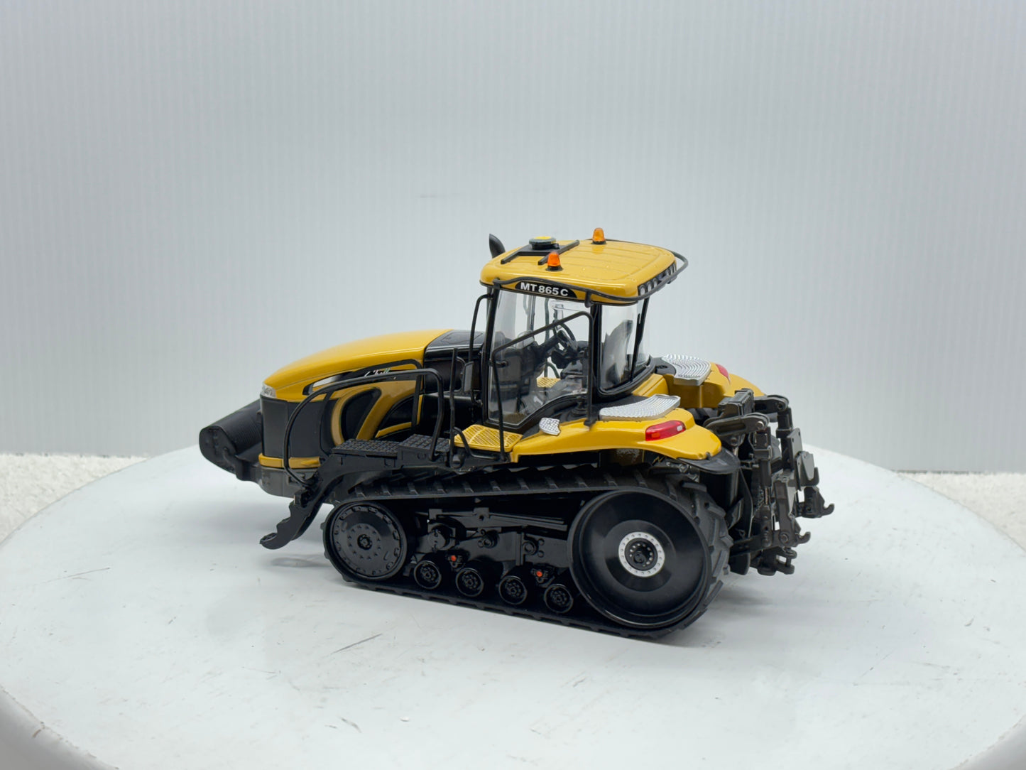 1/32 Challenger MT865C