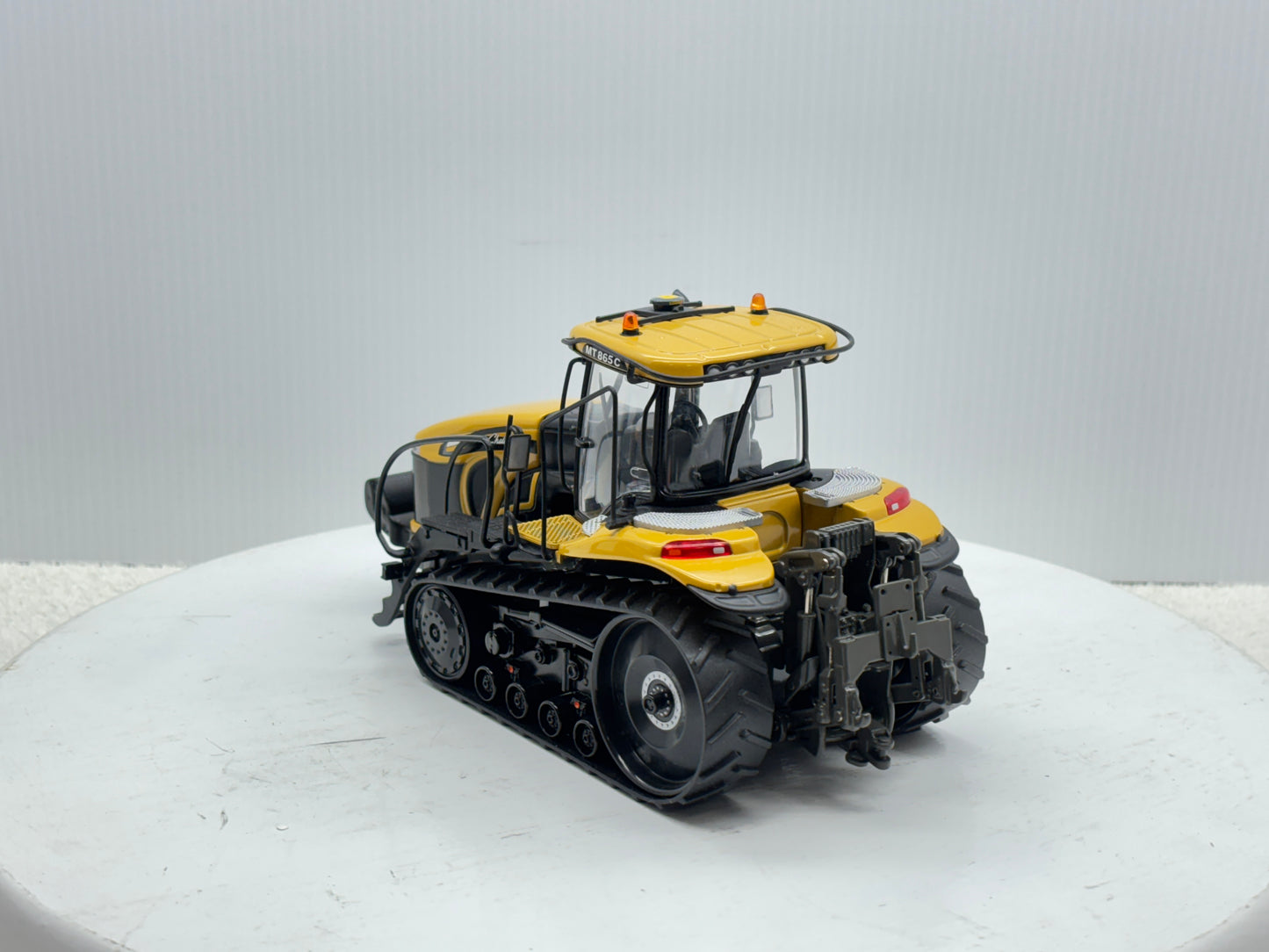 1/32 Challenger MT865C
