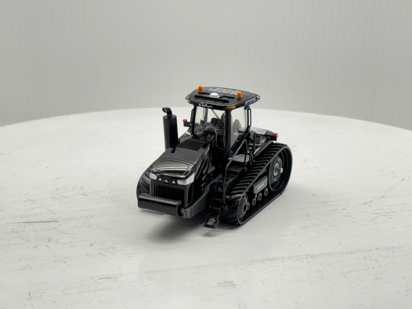 1/64 Challenger MT875E Black