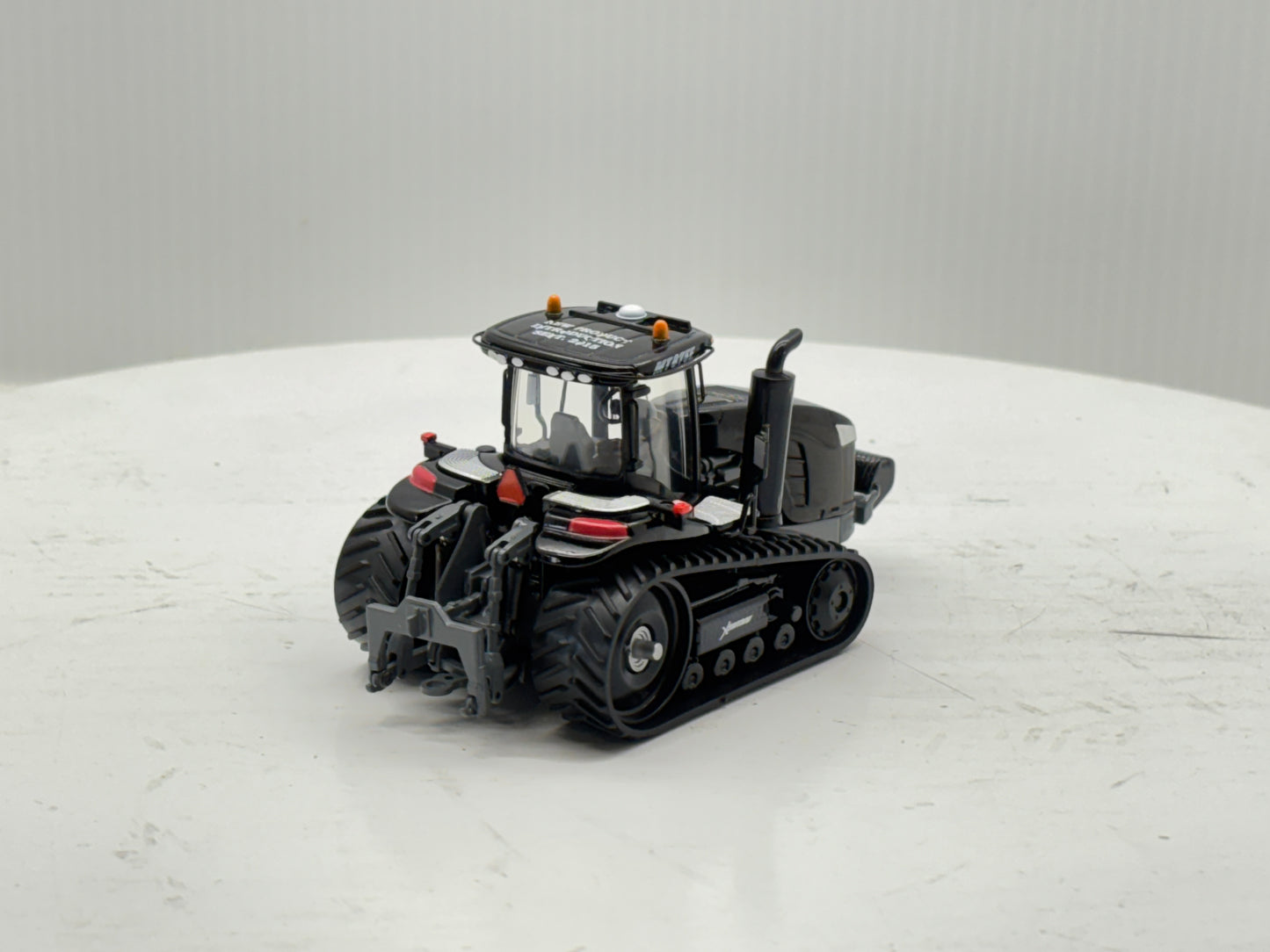 1/64 Challenger MT875E Black