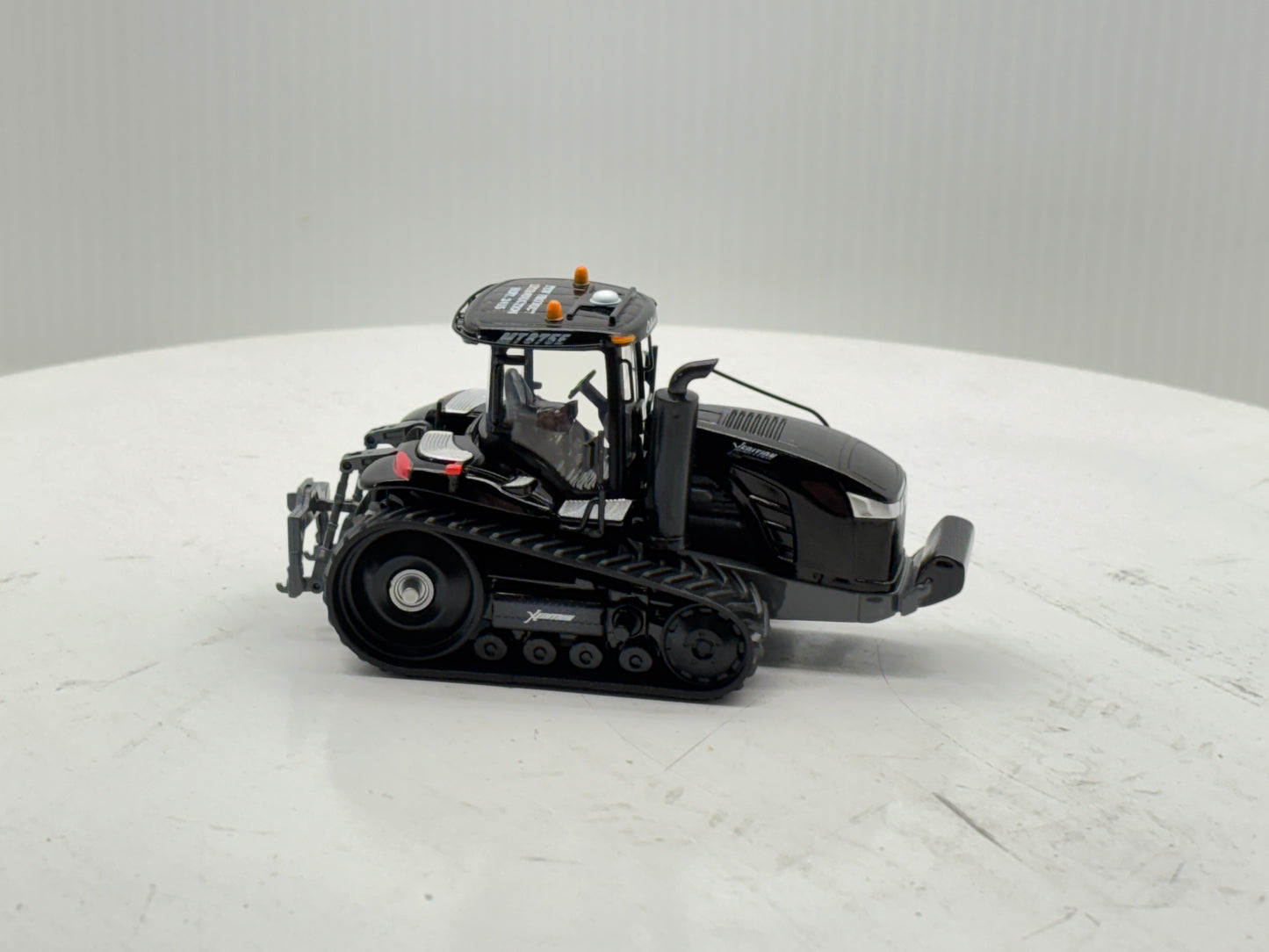 1/64 Challenger MT875E Black