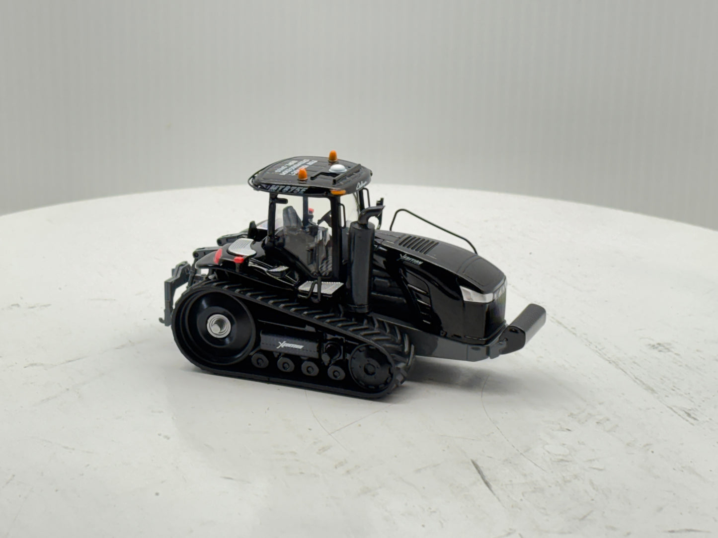 1/64 Challenger MT875E Black