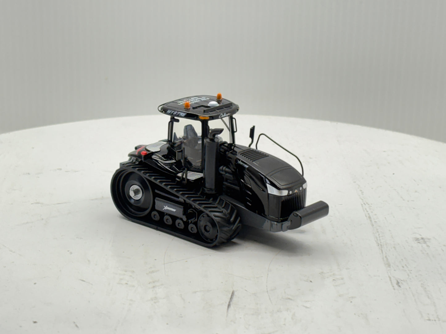 1/64 Challenger MT875E Black
