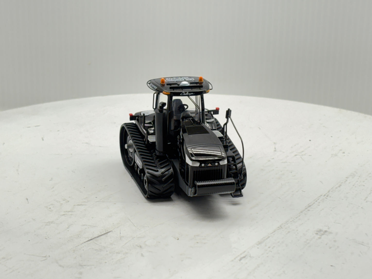 1/64 Challenger MT875E Black