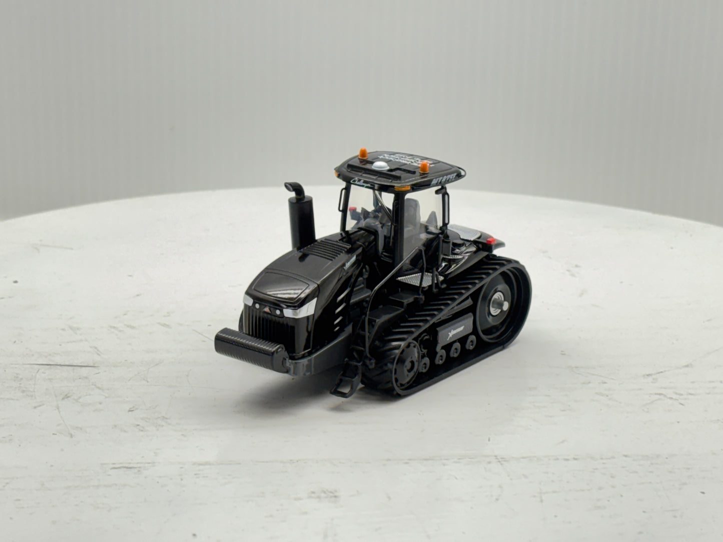 1/64 Challenger MT875E Black