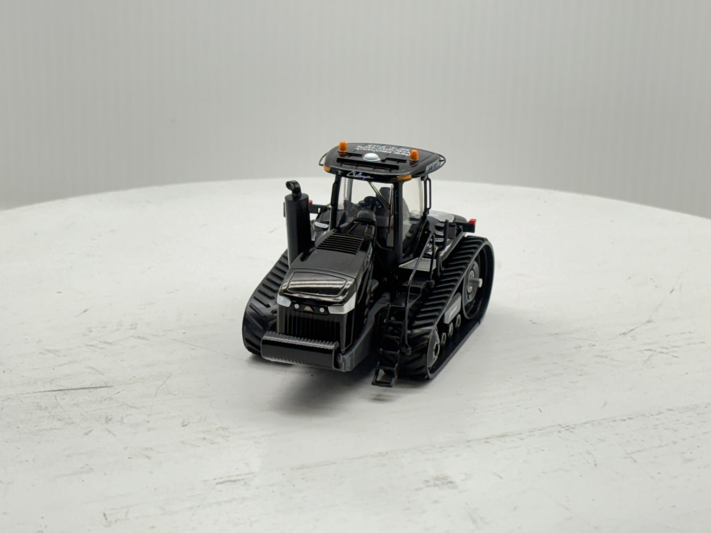1/64 Challenger MT875E Black