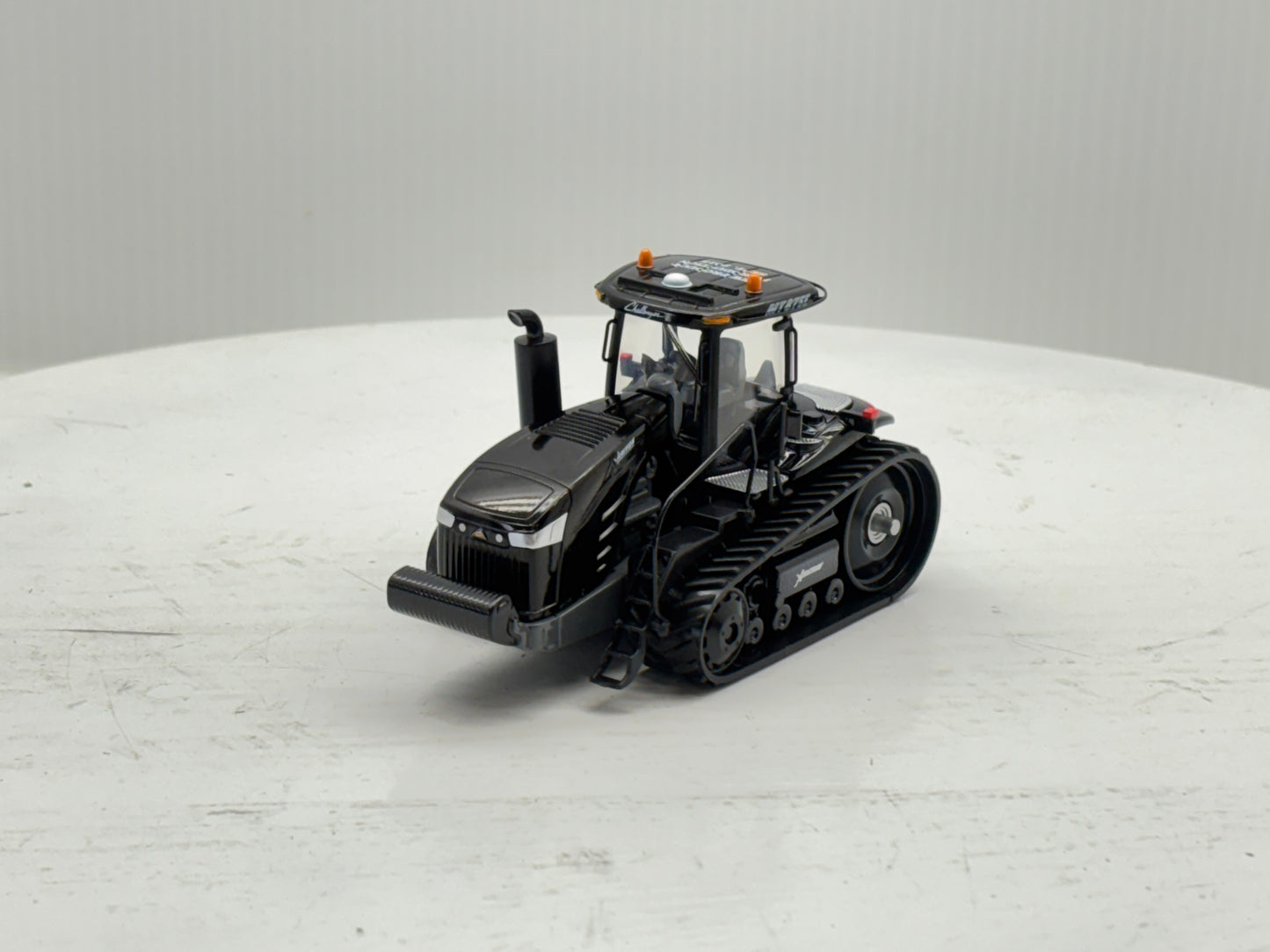1/64 Challenger MT875E Black