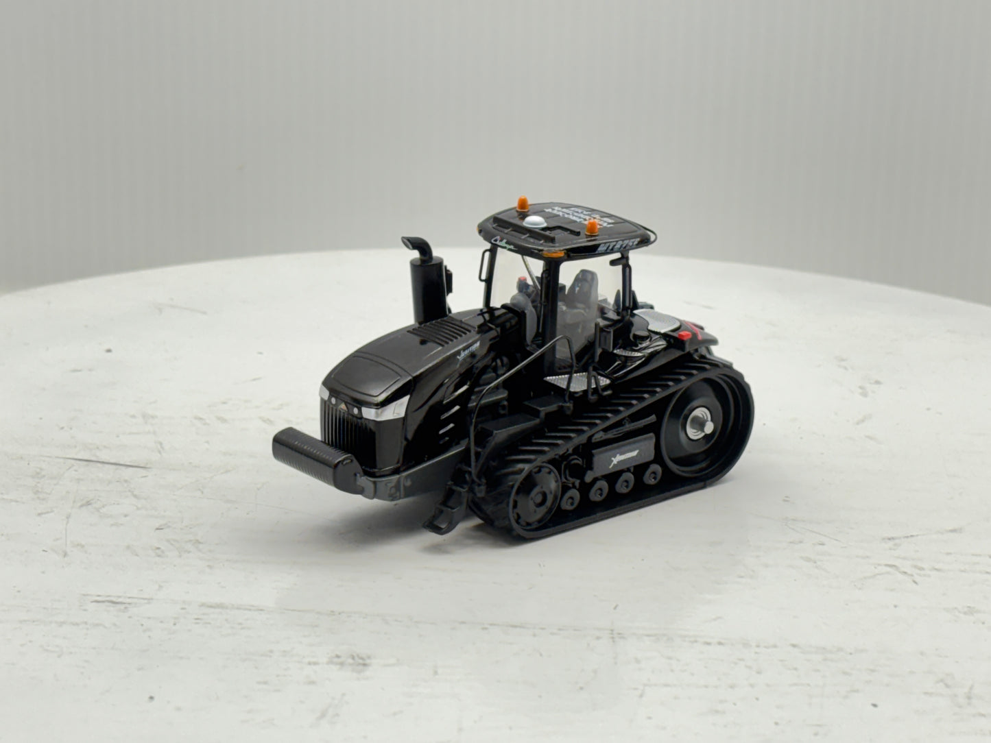 1/64 Challenger MT875E Black