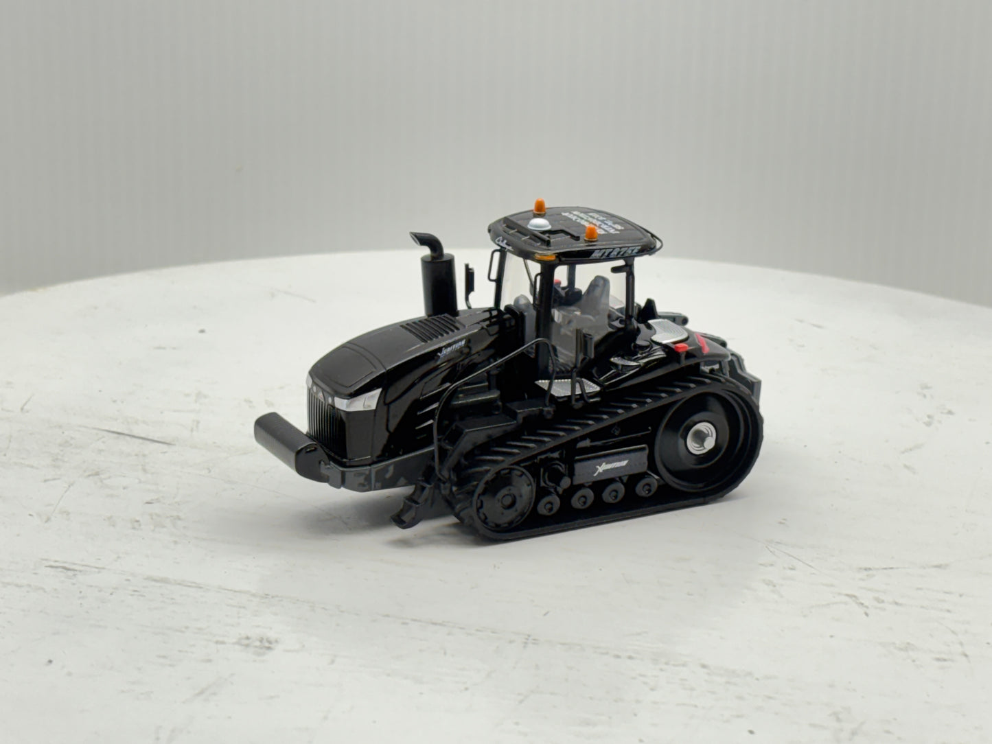 1/64 Challenger MT875E Black