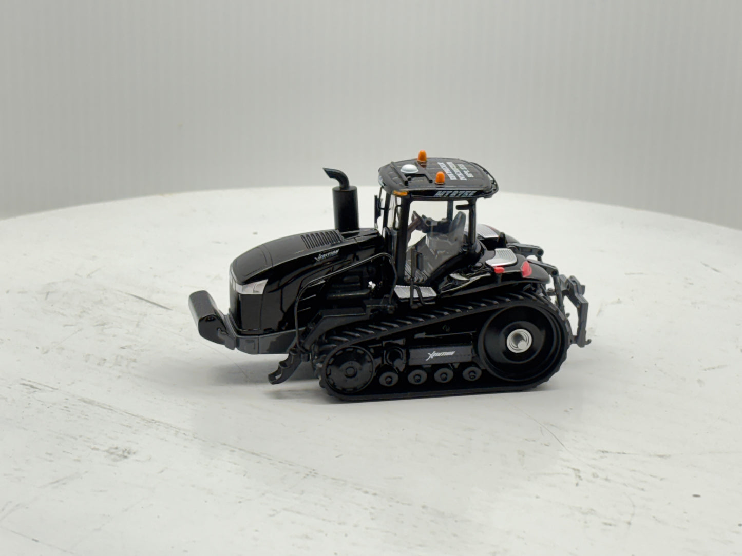 1/64 Challenger MT875E Black