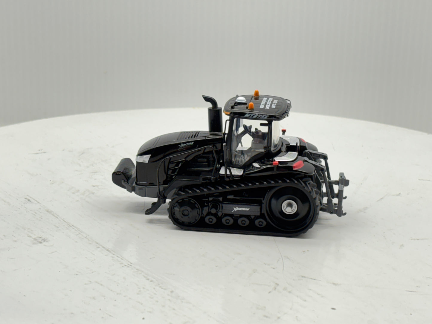 1/64 Challenger MT875E Black