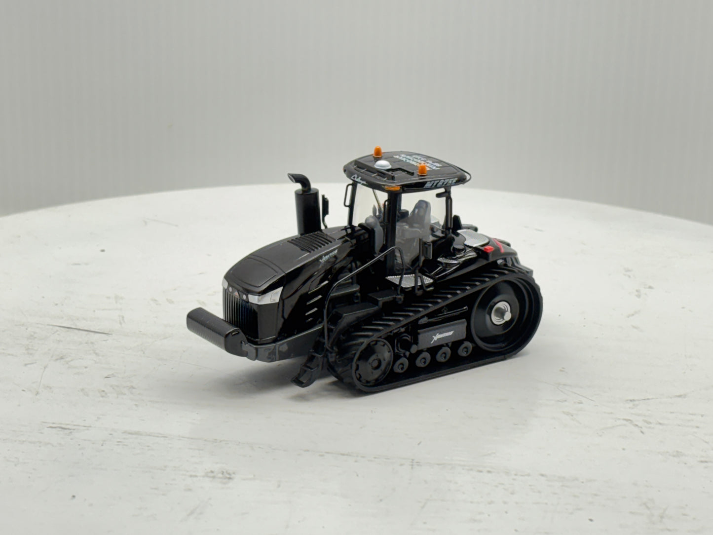 1/64 Challenger MT875E Black
